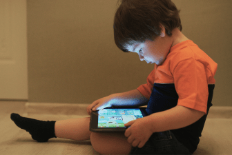 Summer & Screens: Encouraging Balanced Screen Time with Kids